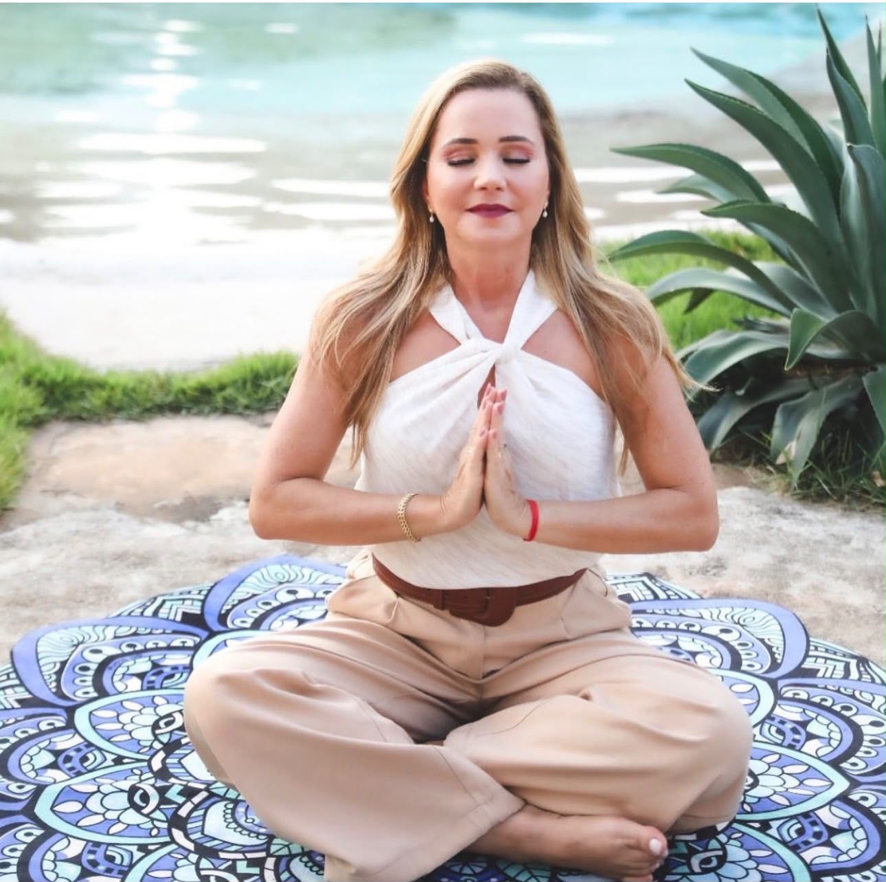 Jânia Carla meditando